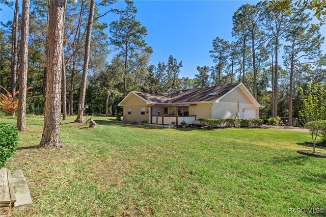 view of yard featuring a garage