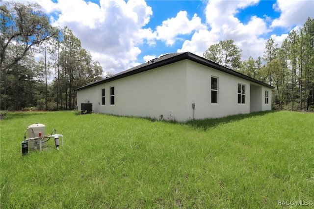 7024 N Fountainhead Dr, Citrus Springs, FL 34433 - view of side of property featuring stucco siding and a yard