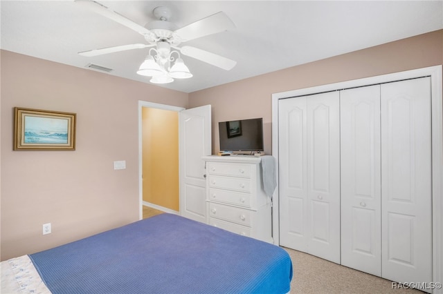 2617 E Newhaven St, Inverness, FL 34453 - bedroom with a closet, light colored carpet, and a ceiling fan