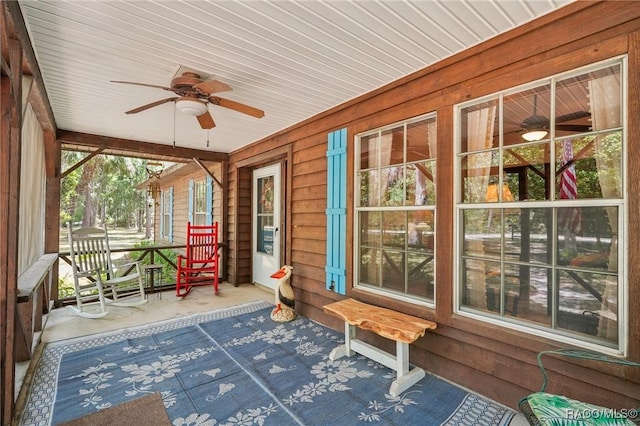 sunroom / solarium with a ceiling fan