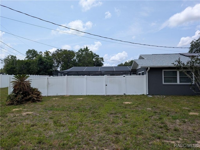 view of yard featuring a gate