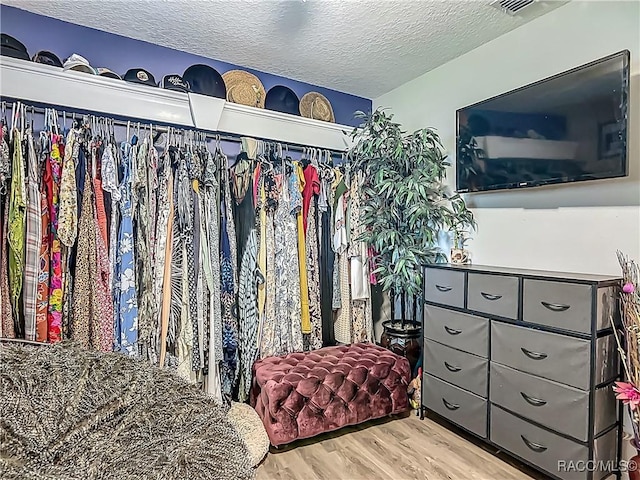 4730 SE 141st Pl, Summerfield, FL 34491 - walk in closet featuring wood finished floors