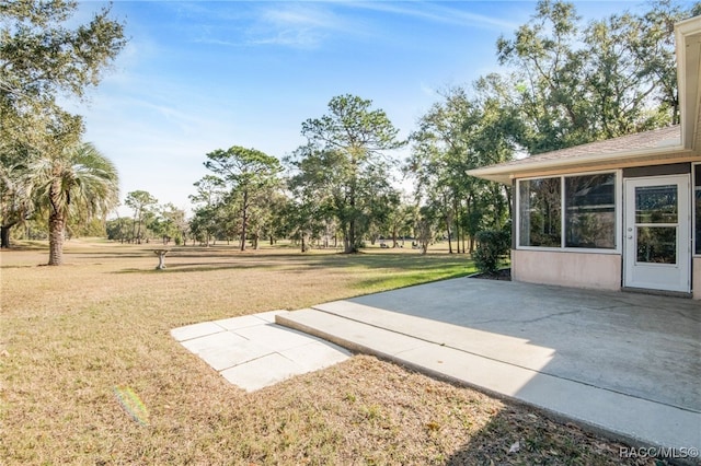 view of yard with a patio