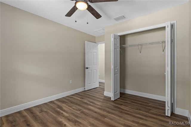 977 W Homeway Loop, Citrus Springs, FL 34434 - unfurnished bedroom with dark wood-type flooring, a closet, and a ceiling fan