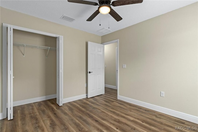 977 W Homeway Loop, Citrus Springs, FL 34434 - unfurnished bedroom featuring wood finished floors, a closet, and a ceiling fan