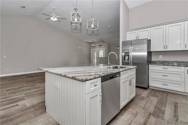 5443 N Nakoma Dr, Beverly Hills, FL 34465 - kitchen featuring appliances with stainless steel finishes, ceiling fan, light wood finished floors, a center island with sink, and lofted ceiling