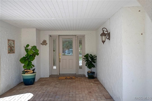 view of exterior entry featuring stucco siding