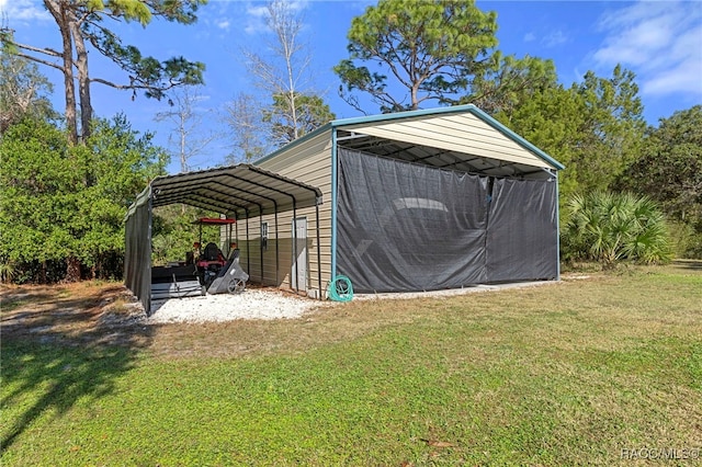 view of outdoor structure featuring a carport and a lawn