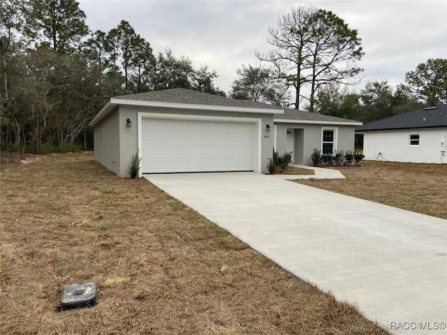 ranch-style house featuring a front lawn and a garage