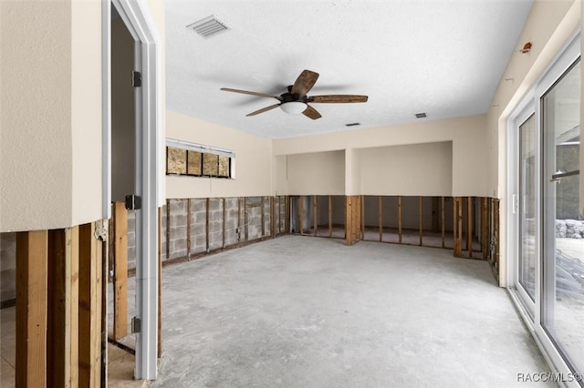 spare room featuring ceiling fan and a textured ceiling