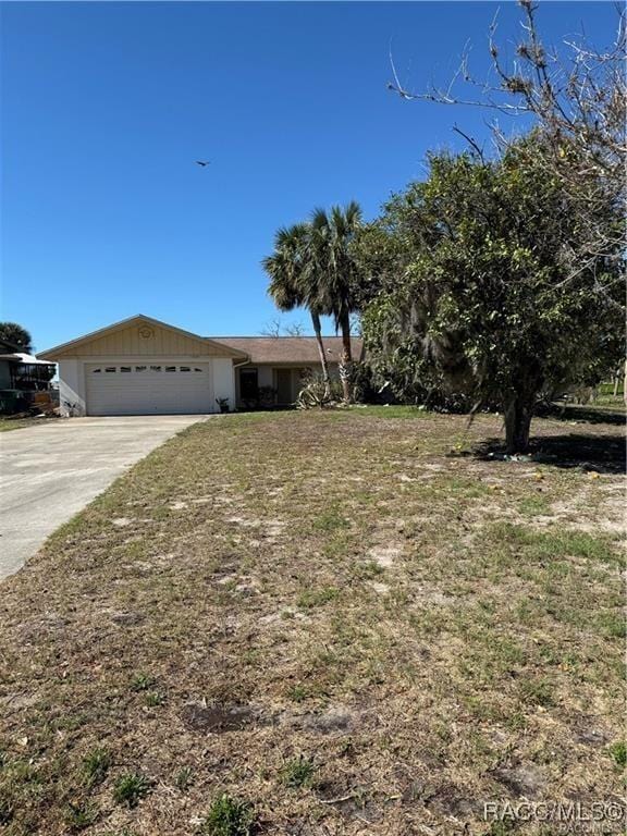 view of front facade featuring an attached garage and driveway