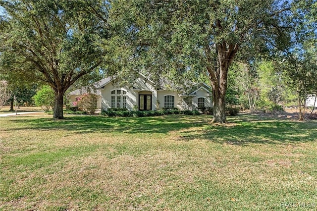 view of front of home featuring a front lawn