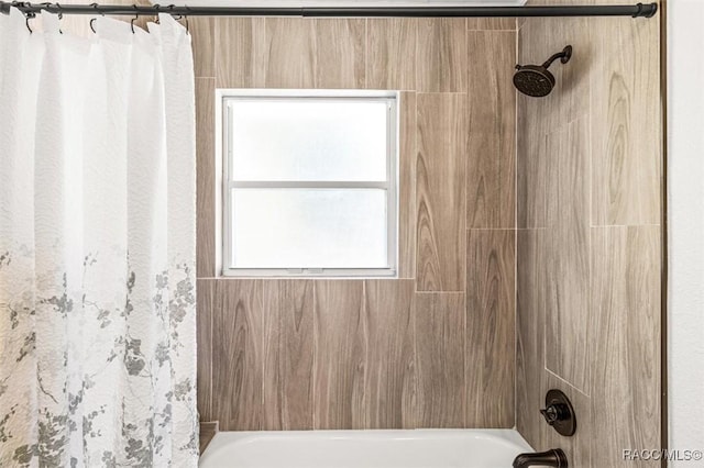 bathroom featuring shower / bath combo