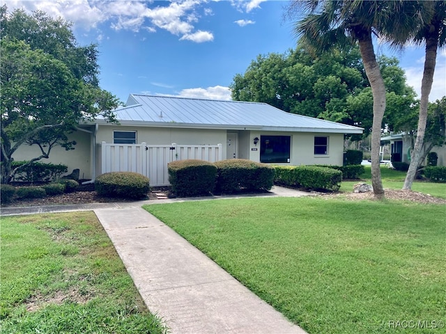 single story home featuring a front lawn