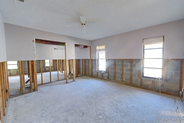 spare room featuring ceiling fan and a textured ceiling