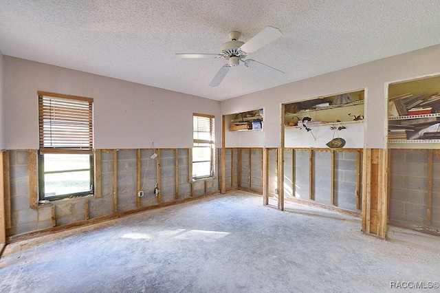 spare room with ceiling fan and a textured ceiling