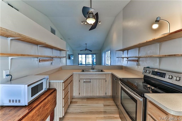 kitchen featuring kitchen peninsula, electric stove, sink, and lofted ceiling