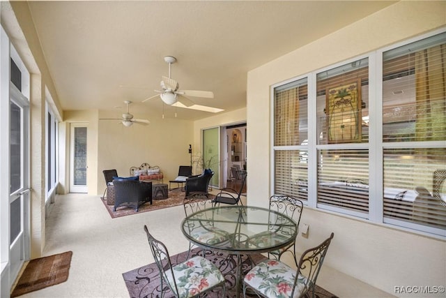 sunroom with ceiling fan