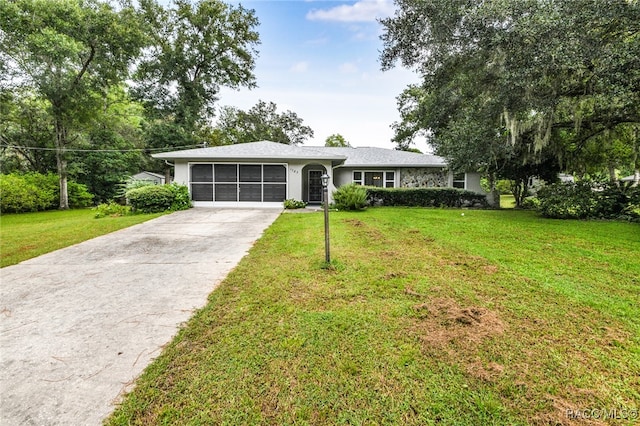 single story home featuring a front lawn