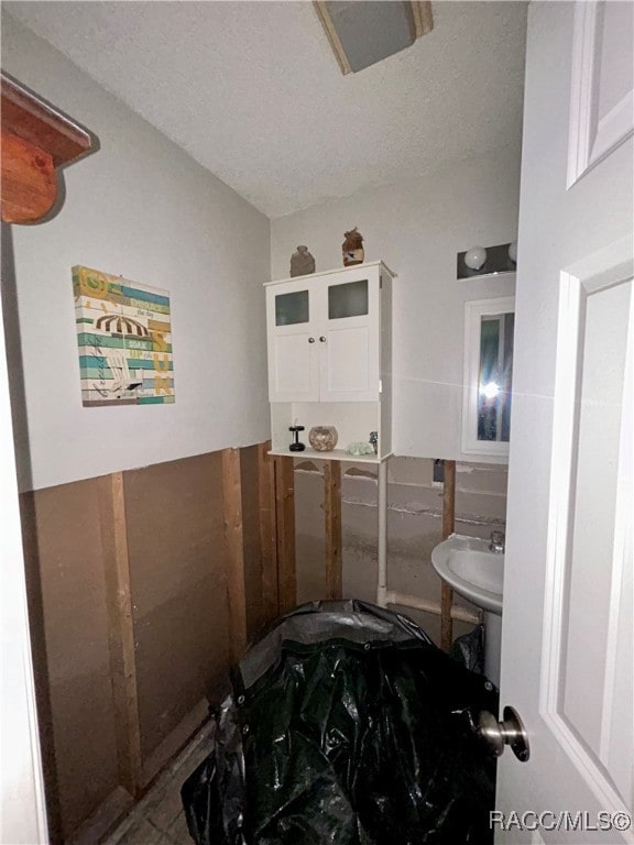 bathroom with a textured ceiling