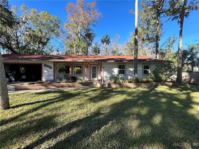 ranch-style home featuring a porch and a front yard