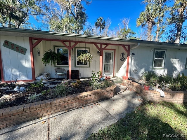 ranch-style house featuring a porch