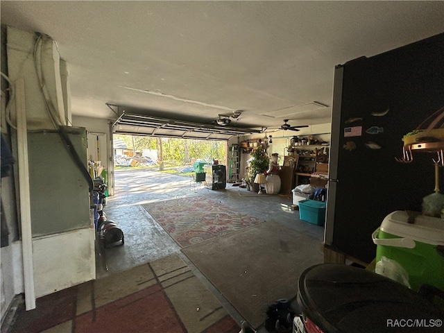 garage featuring ceiling fan