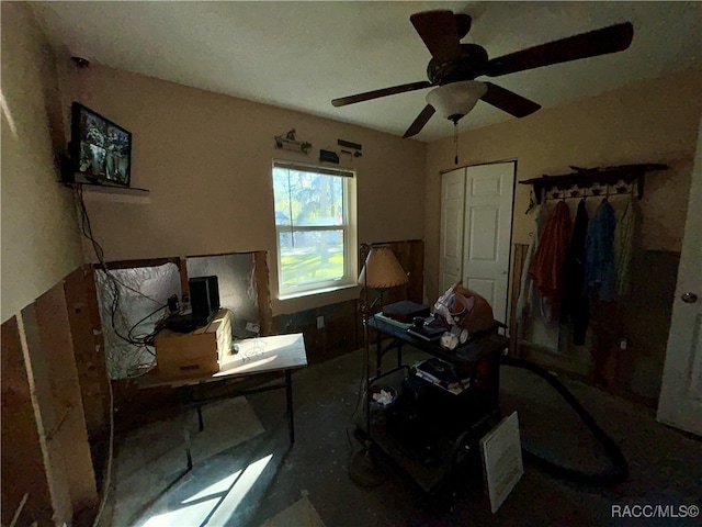 miscellaneous room with ceiling fan