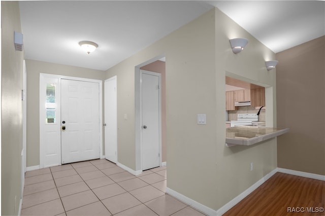 foyer entrance featuring light tile patterned floors