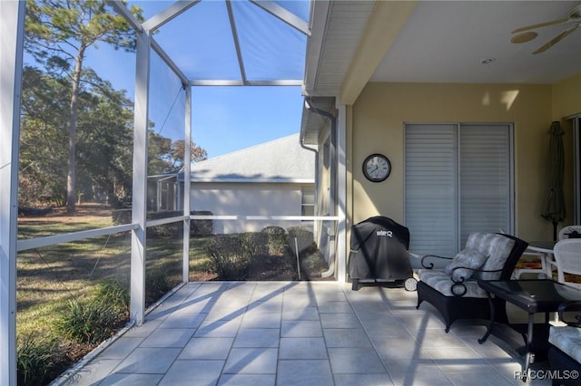 sunroom / solarium featuring ceiling fan