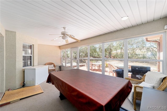 sunroom featuring a ceiling fan