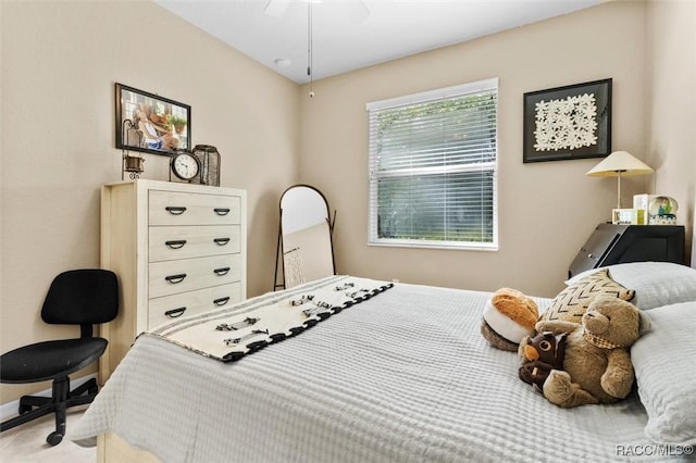 bedroom with ceiling fan