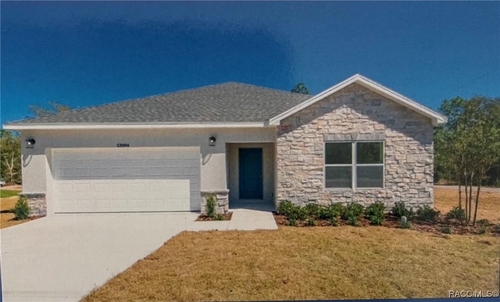 view of front facade featuring a front yard and a garage