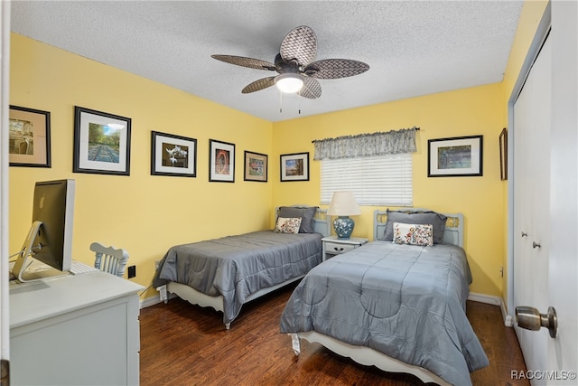 bedroom featuring ceiling fan, dark hardwood / wood-style flooring, a textured ceiling, and a closet