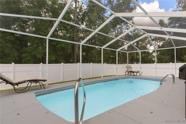 140 W Frisco Ln, Citrus Springs, FL 34434 - view of swimming pool featuring a patio area