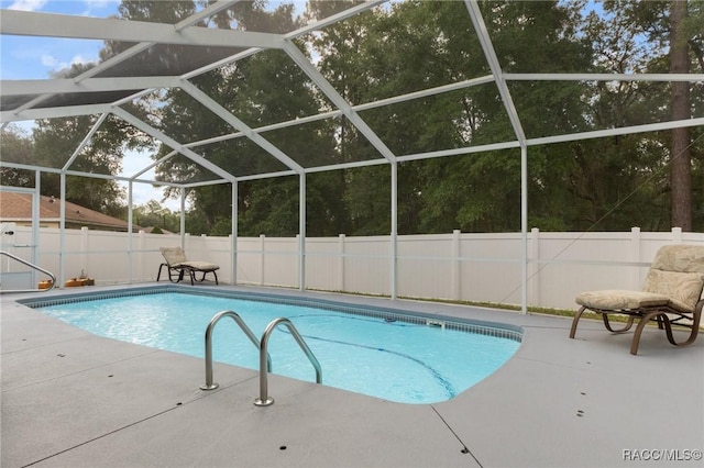 140 W Frisco Ln, Citrus Springs, FL 34434 - view of swimming pool featuring a patio area and a lanai