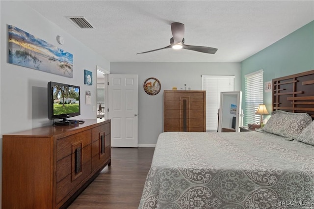 140 W Frisco Ln, Citrus Springs, FL 34434 - bedroom featuring dark wood-style flooring and baseboards