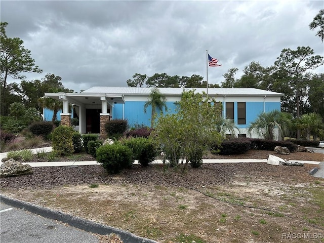 view of front of property