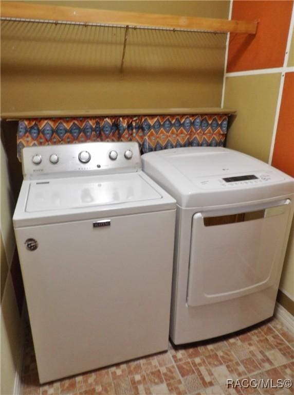 laundry room with washing machine and dryer