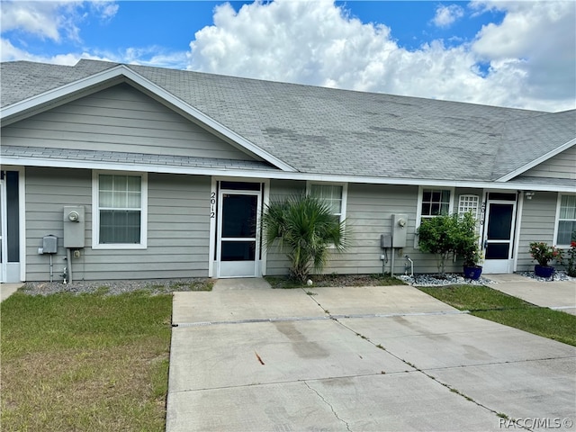 view of front of house with a front yard