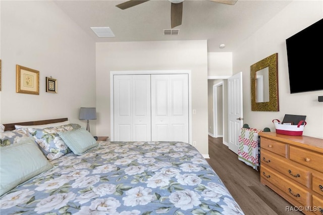 2056 W Learwood Pl, Beverly Hills, FL 34465 - bedroom with dark wood-style flooring, a closet, and a ceiling fan