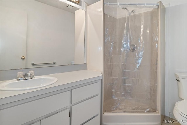 bathroom with a shower with shower curtain, vanity, and toilet