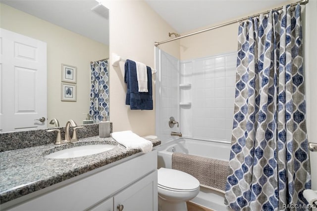 10522 S Drew Bryant Cir, Floral City, FL 34436 - full bath featuring vanity, toilet, and shower / tub combo with curtain
