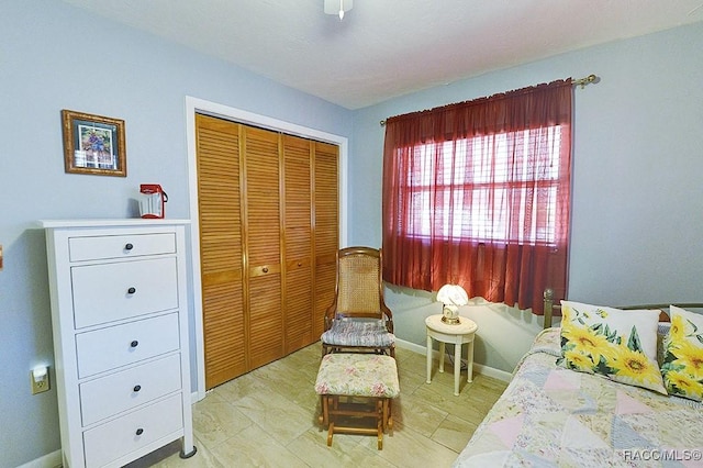 bedroom featuring a closet