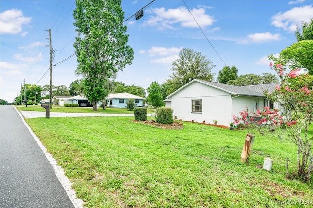 8831 E Sandpiper Dr, Inverness, FL 34450 - view of green lawn featuring driveway