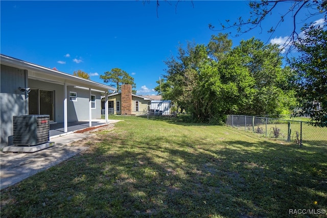 view of yard featuring a patio