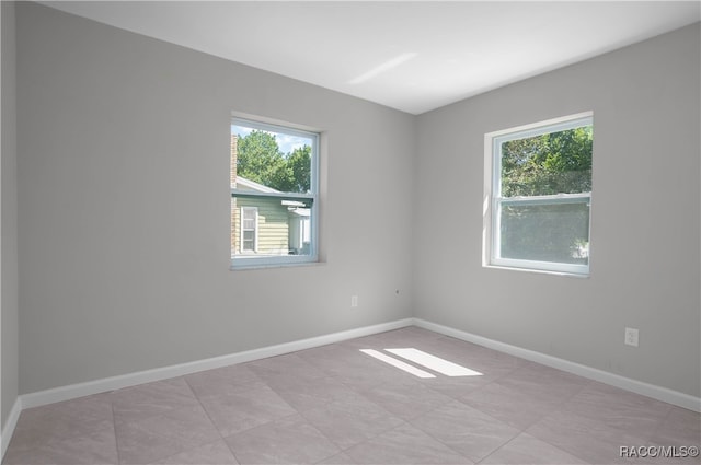 unfurnished room featuring a healthy amount of sunlight