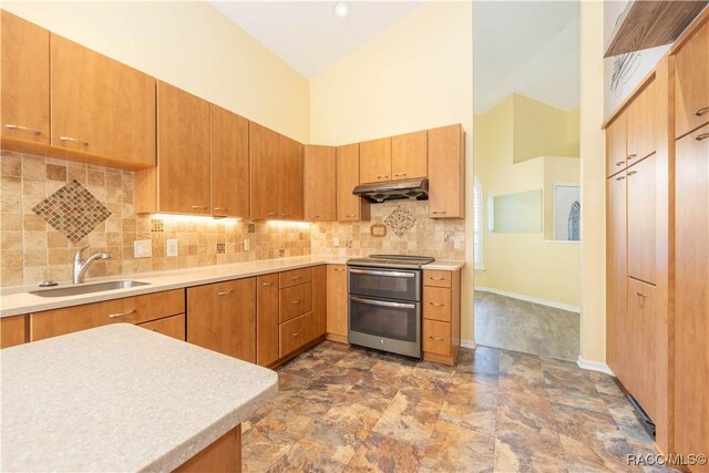 kitchen with decorative backsplash, sink, high vaulted ceiling, and stainless steel electric range