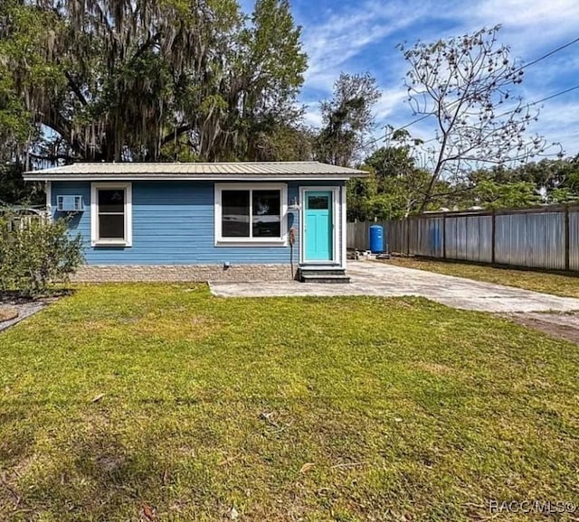 exterior space featuring a front yard