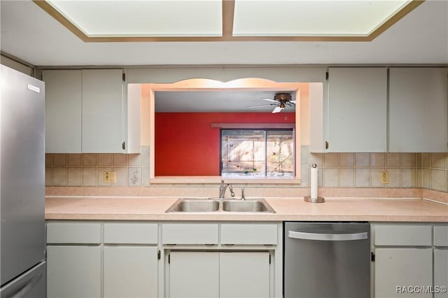 kitchen with ceiling fan, appliances with stainless steel finishes, sink, and backsplash